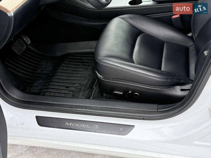 Седан Tesla Model 3 2023 в Стрые