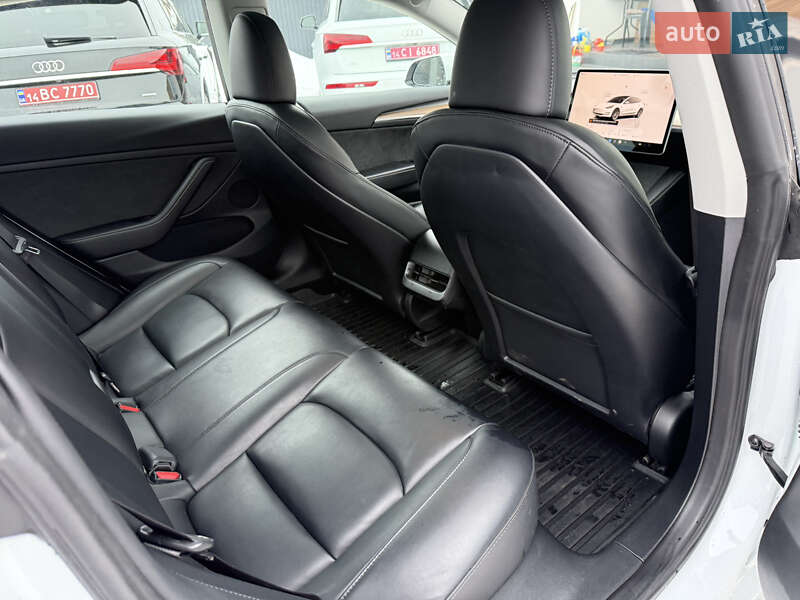 Седан Tesla Model 3 2023 в Стрые