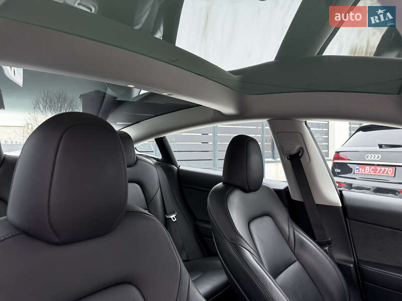Седан Tesla Model 3 2023 в Стрые