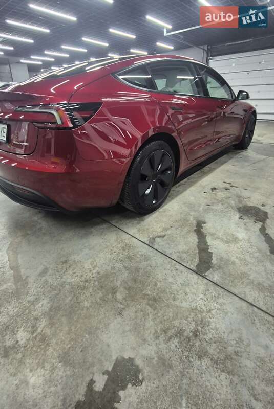 Седан Tesla Model 3 2024 в Києві