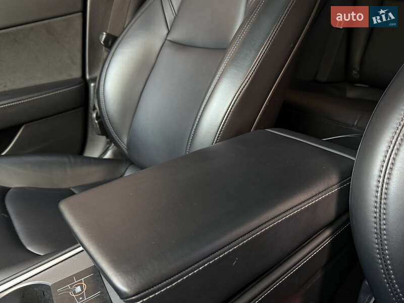 Седан Tesla Model 3 2021 в Одессе