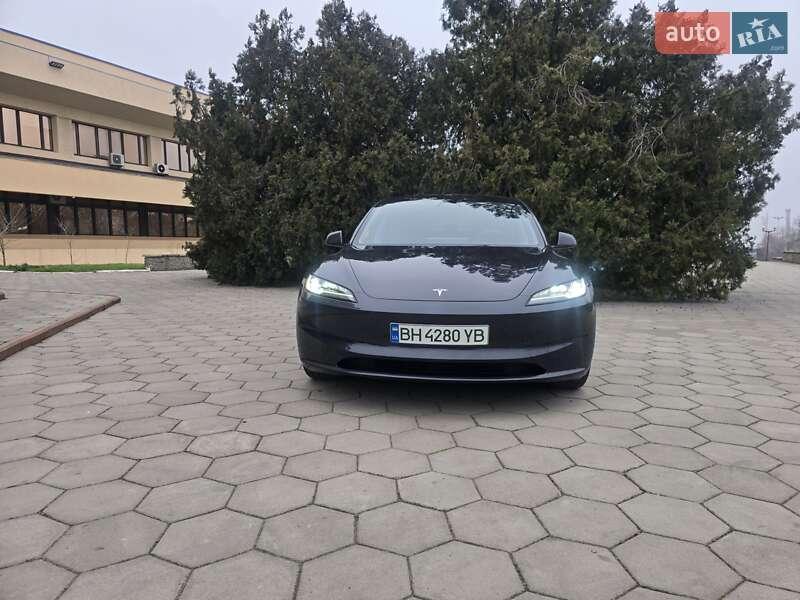 Седан Tesla Model 3 2024 в Одессе