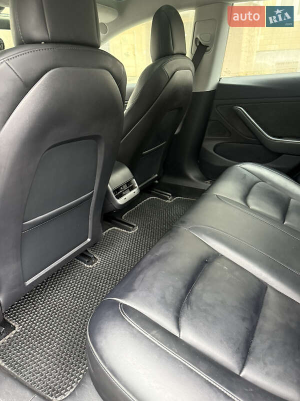 Седан Tesla Model 3 2018 в Львові