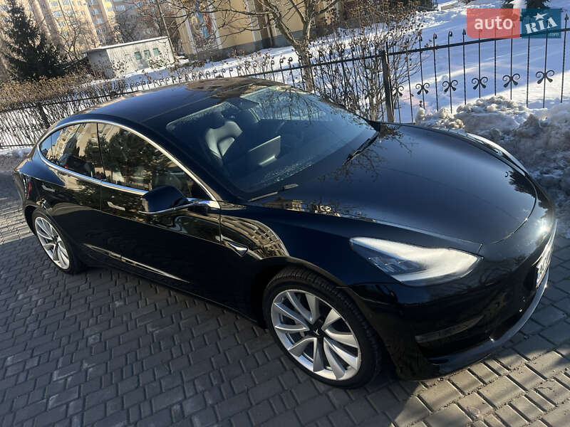 Седан Tesla Model 3 2018 в Луцке