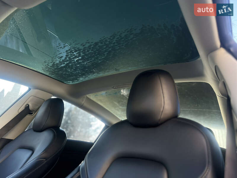 Седан Tesla Model 3 2018 в Луцке