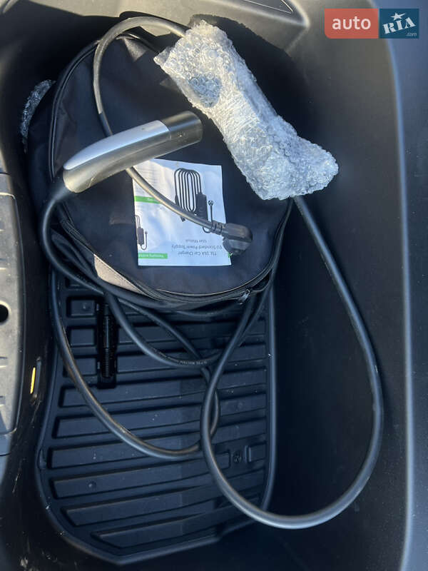 Седан Tesla Model 3 2018 в Луцке