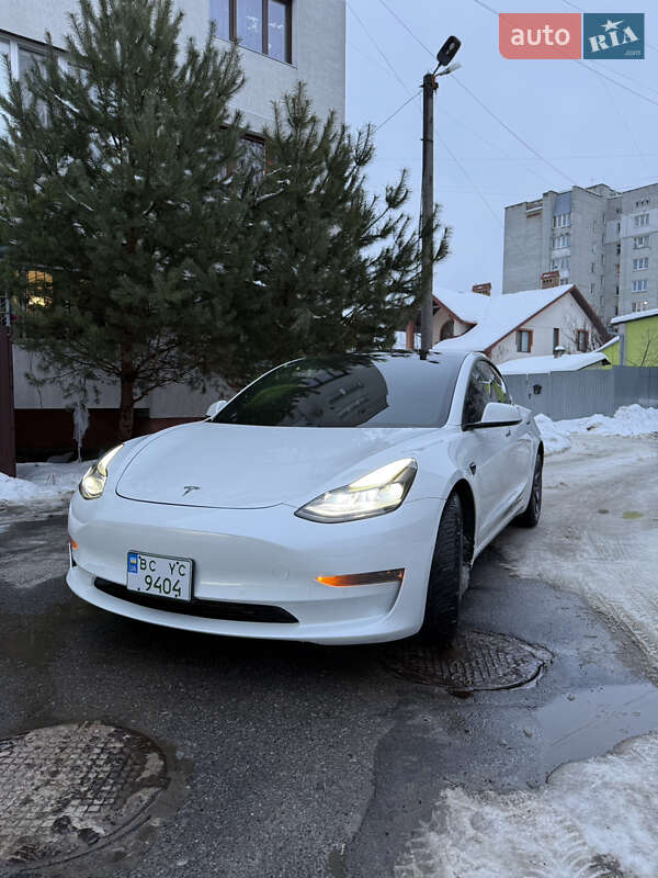 Седан Tesla Model 3 2021 в Львове