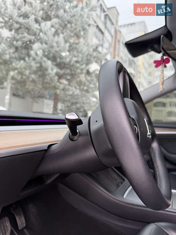 Седан Tesla Model 3 2021 в Львове