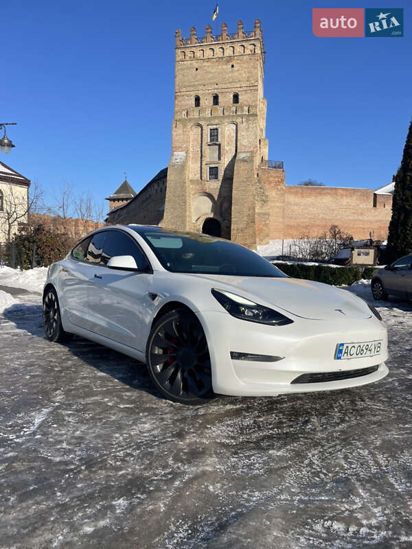 Седан Tesla Model 3 2023 в Луцке