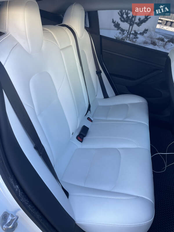 Седан Tesla Model 3 2023 в Луцке