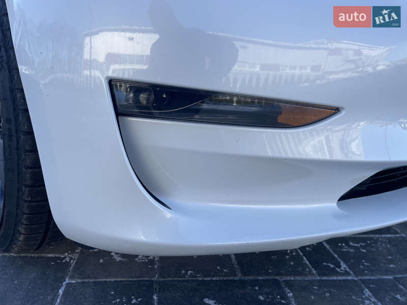 Седан Tesla Model 3 2023 в Луцке