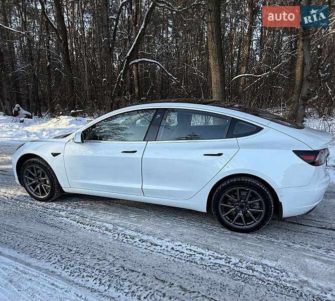 Седан Tesla Model 3 2018 в Києві