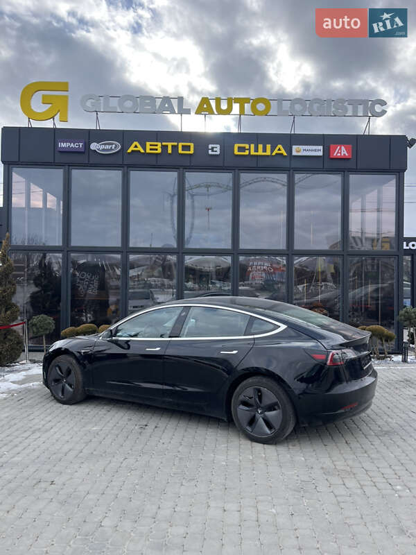 Седан Tesla Model 3 2018 в Львове