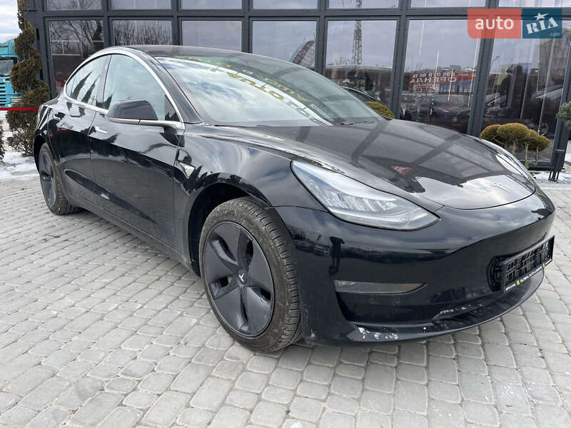 Седан Tesla Model 3 2018 в Львове