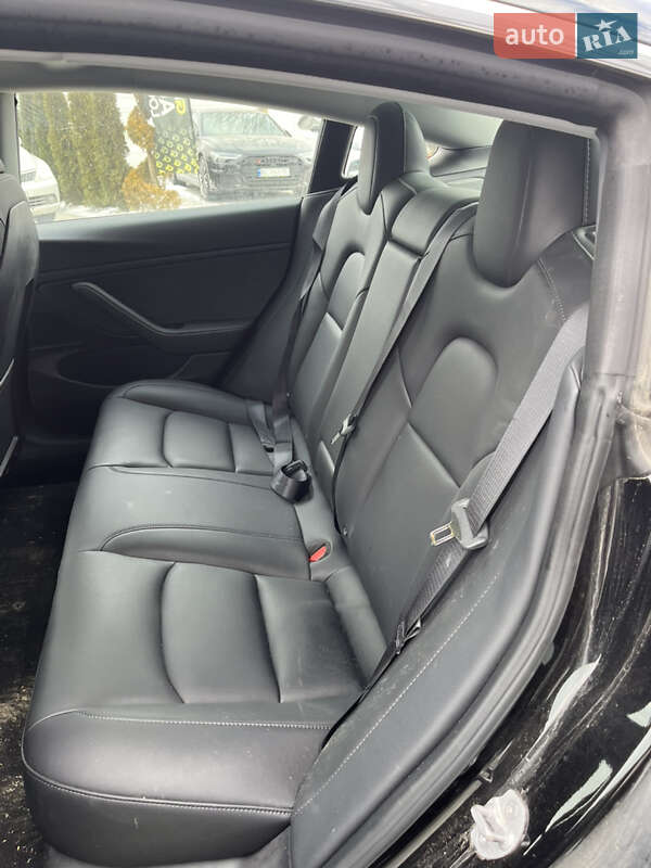 Седан Tesla Model 3 2018 в Львове