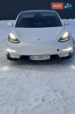Седан Tesla Model 3 2019 в Киеве