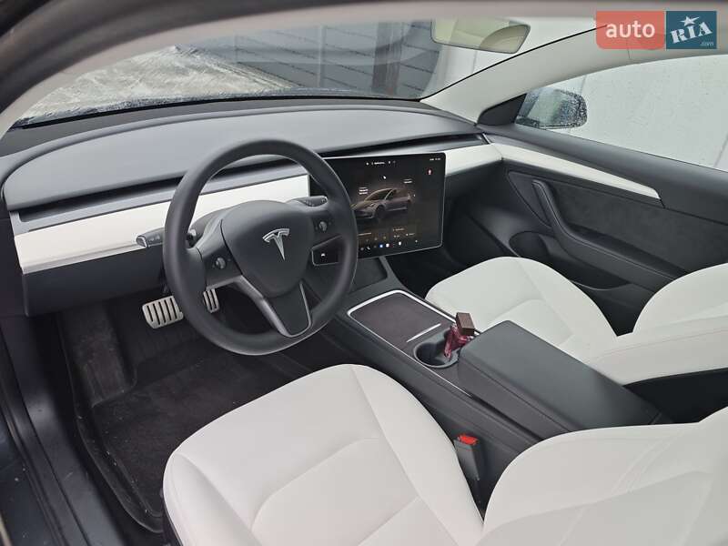 Седан Tesla Model 3 2022 в Черкасах