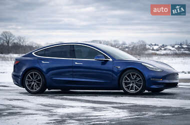 Седан Tesla Model 3 2019 в Одесі