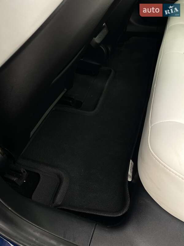 Седан Tesla Model 3 2019 в Одесі