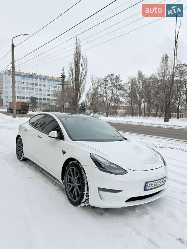 Седан Tesla Model 3 2021 в Дніпрі