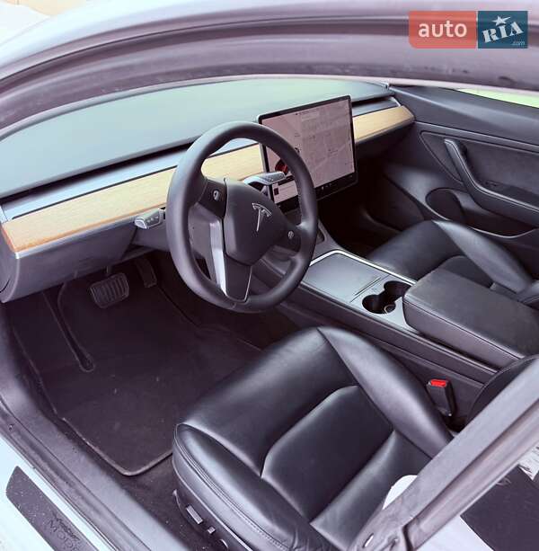 Седан Tesla Model 3 2021 в Днепре