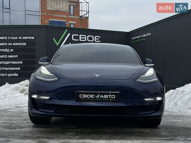 Седан Tesla Model 3 2018 в Львове