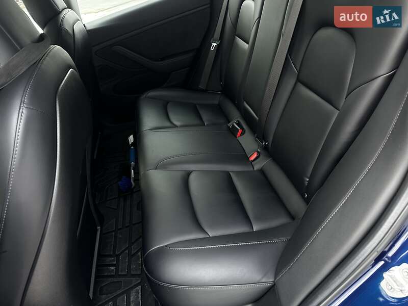 Седан Tesla Model 3 2018 в Львове