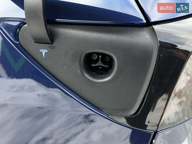 Седан Tesla Model 3 2018 в Львове