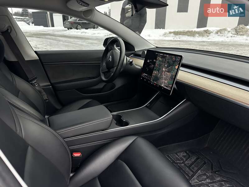 Седан Tesla Model 3 2018 в Львове