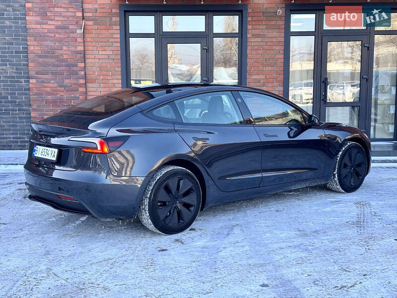 Седан Tesla Model 3 2024 в Кременчуці