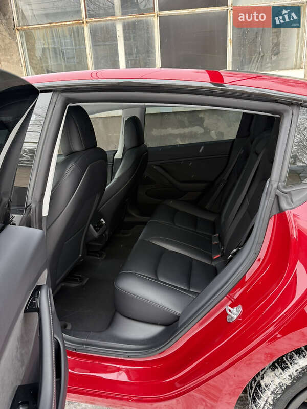 Седан Tesla Model 3 2020 в Вінниці