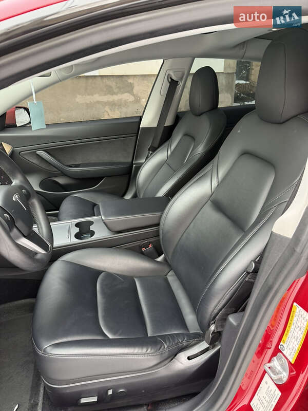 Седан Tesla Model 3 2020 в Вінниці