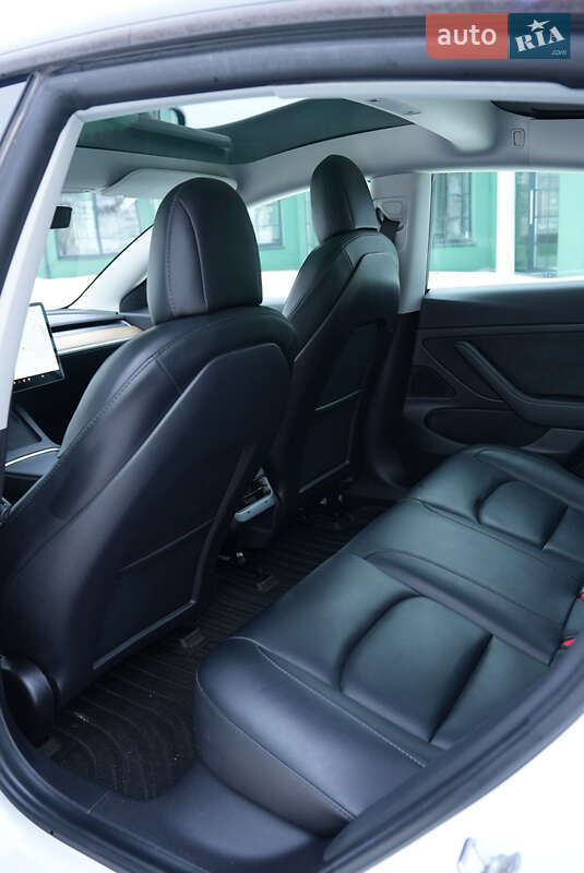 Седан Tesla Model 3 2020 в Києві