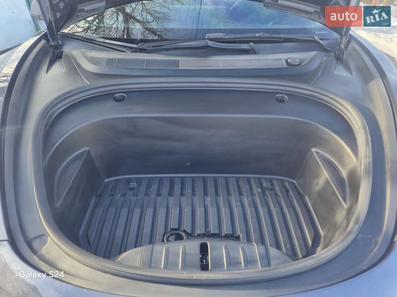 Седан Tesla Model 3 2022 в Львове