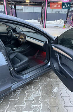 Седан Tesla Model 3 2023 в Львове