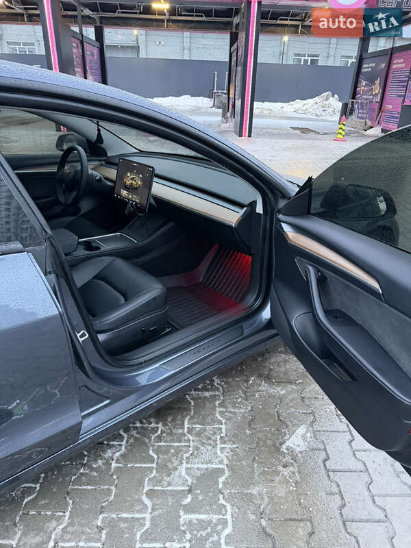 Седан Tesla Model 3 2023 в Львове