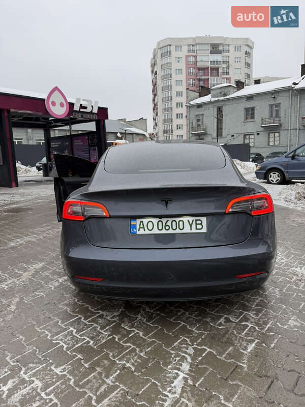 Седан Tesla Model 3 2023 в Львове