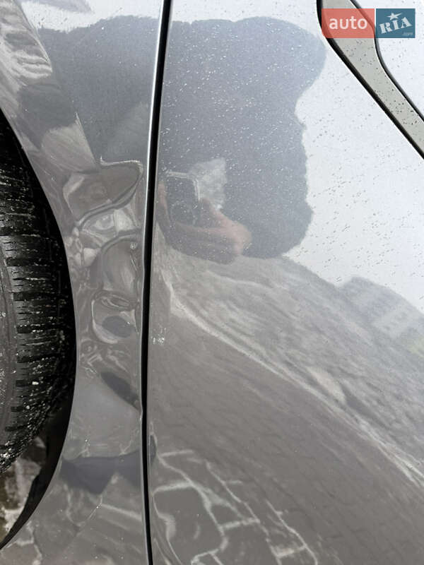 Седан Tesla Model 3 2023 в Львове