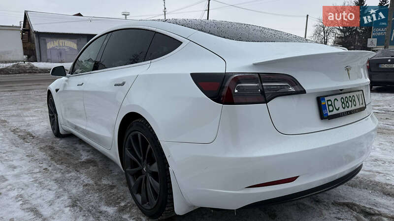 Седан Tesla Model 3 2018 в Шептицькому