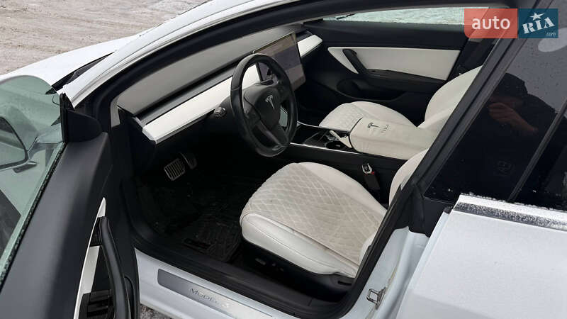Седан Tesla Model 3 2018 в Шептицькому