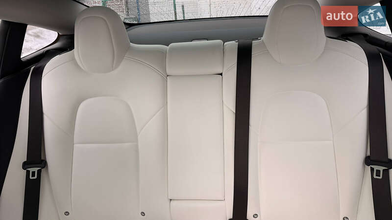 Седан Tesla Model 3 2018 в Шептицькому