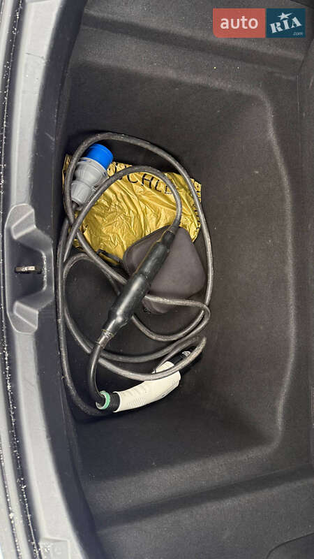 Седан Tesla Model 3 2018 в Шептицькому