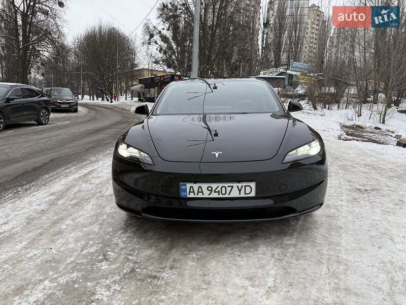 Седан Tesla Model 3 2024 в Києві