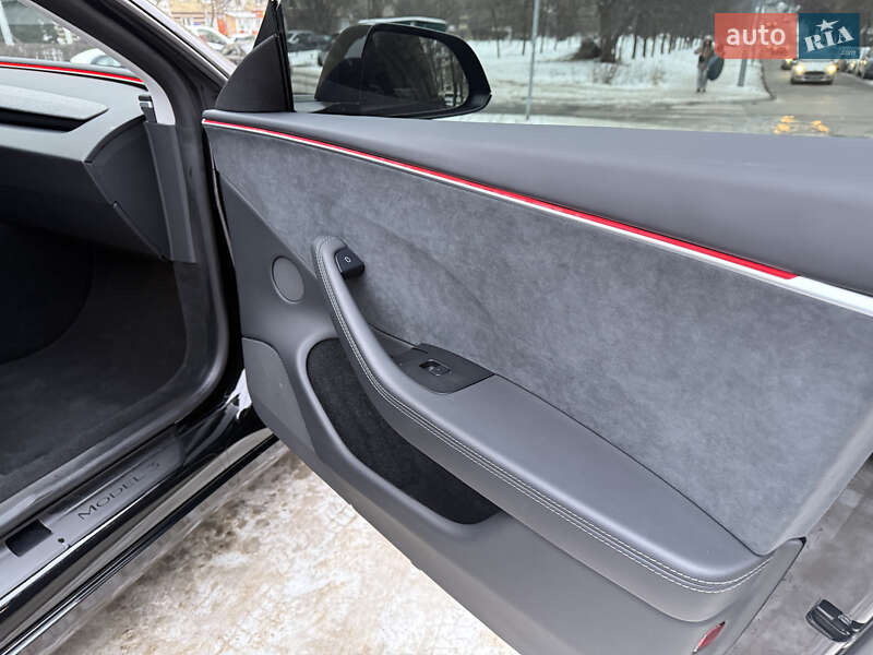 Седан Tesla Model 3 2024 в Києві