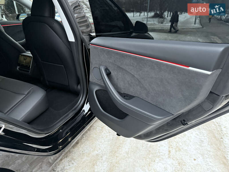 Седан Tesla Model 3 2024 в Києві