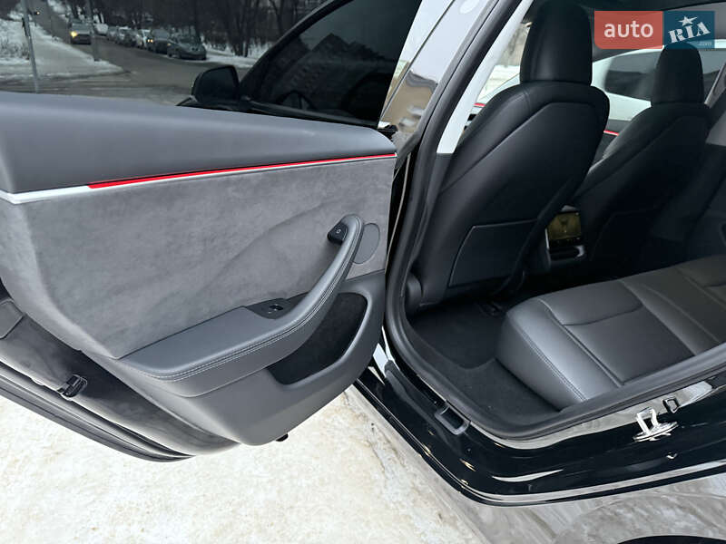 Седан Tesla Model 3 2024 в Києві