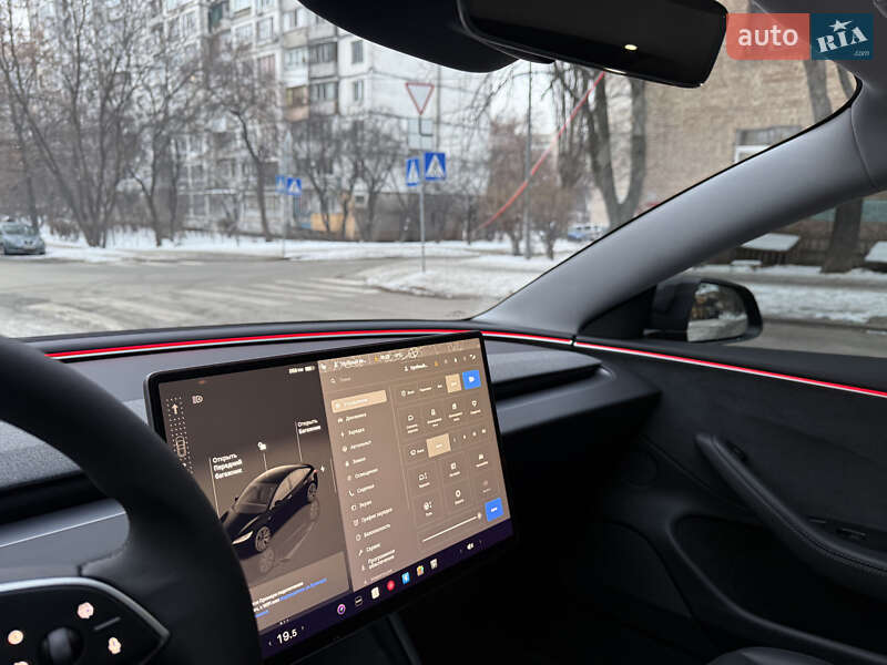Седан Tesla Model 3 2024 в Києві