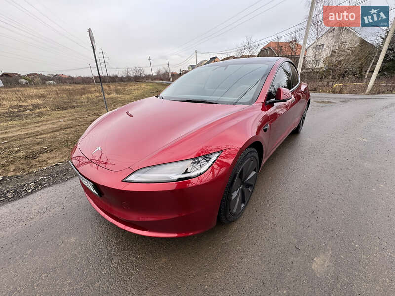 Седан Tesla Model 3 2024 в Ужгороде
