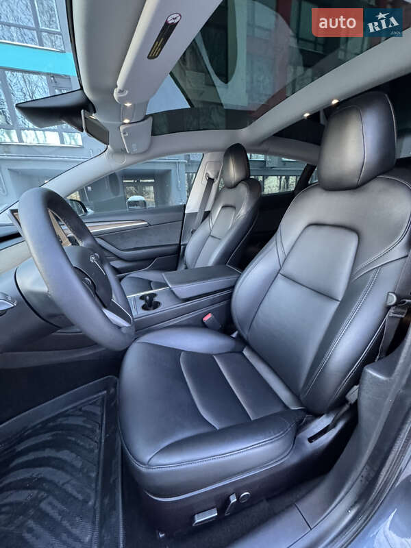 Седан Tesla Model 3 2022 в Чернігові