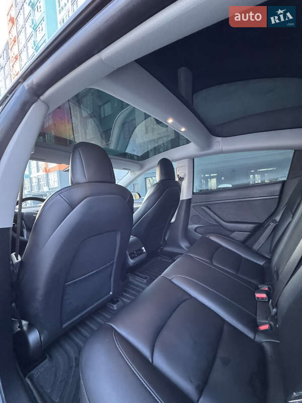 Седан Tesla Model 3 2022 в Чернігові
